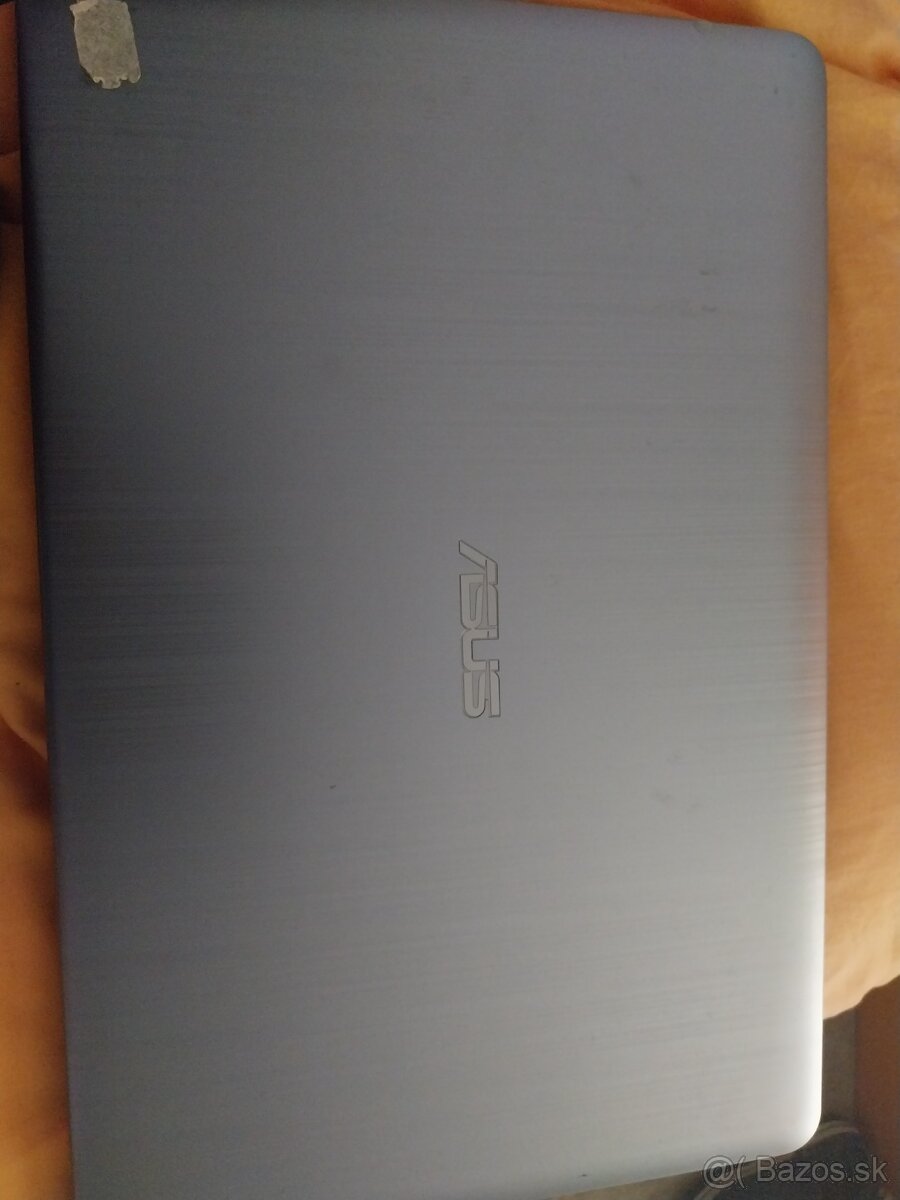 predám notebook asus a rgb gaming klávesnicu