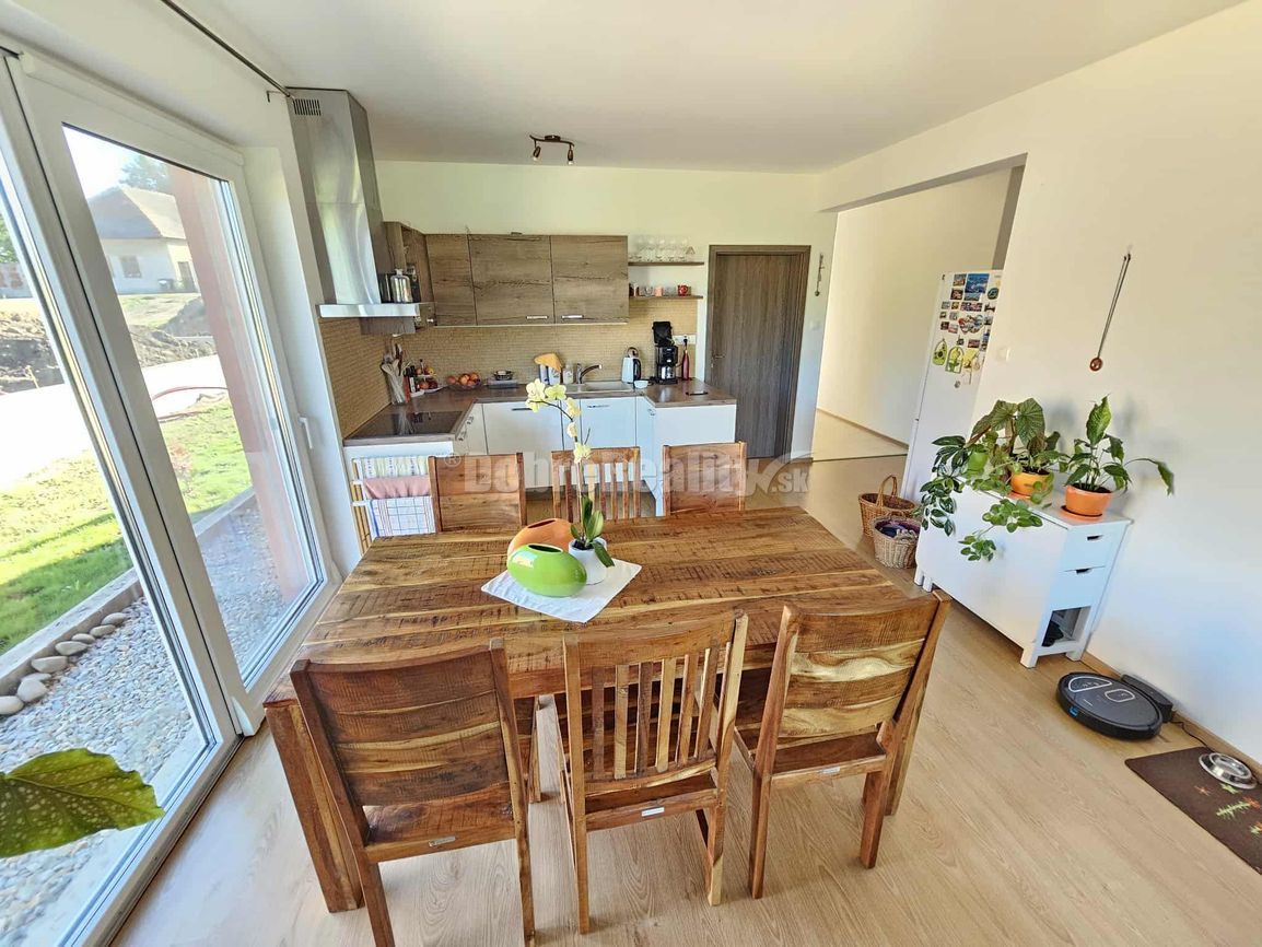 MODERNÁ 4 roč.NOVOSTAVBA - NA PREDAJ v obci BABINDOL