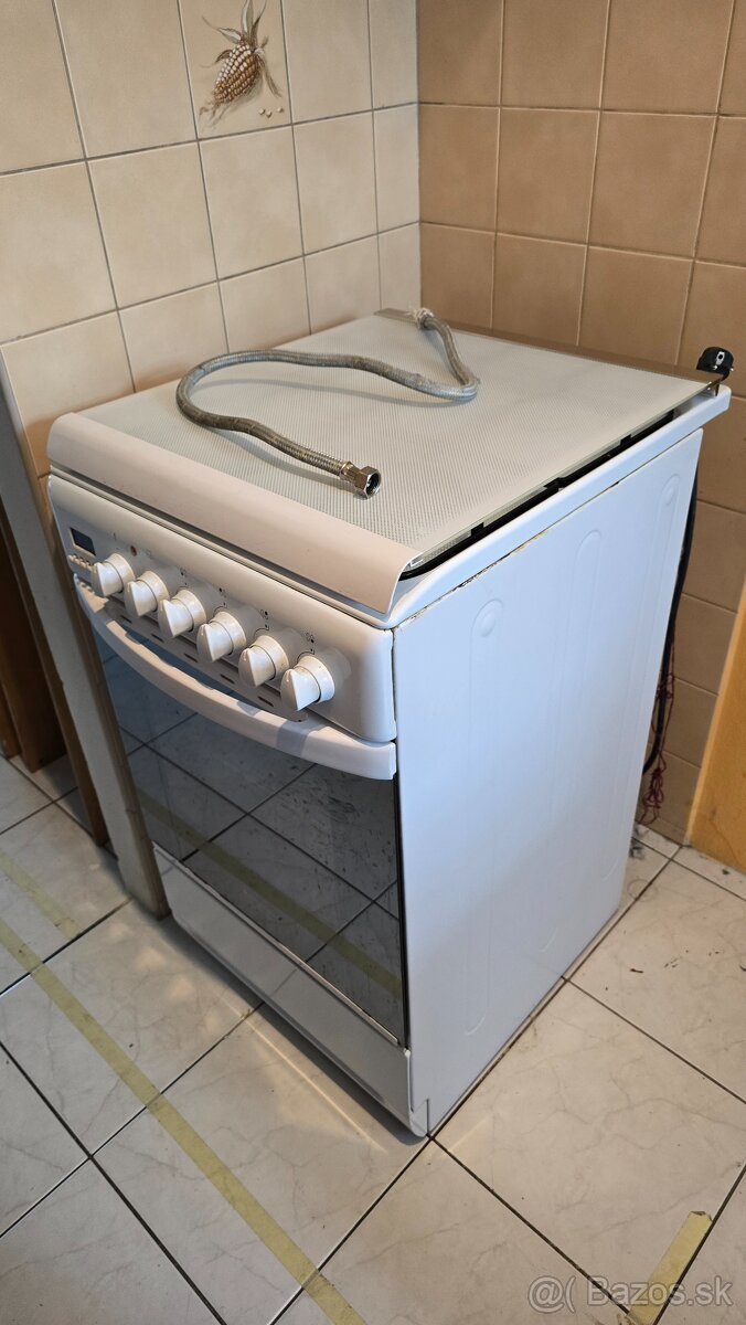 Plynový sporák s elektrickou rurou