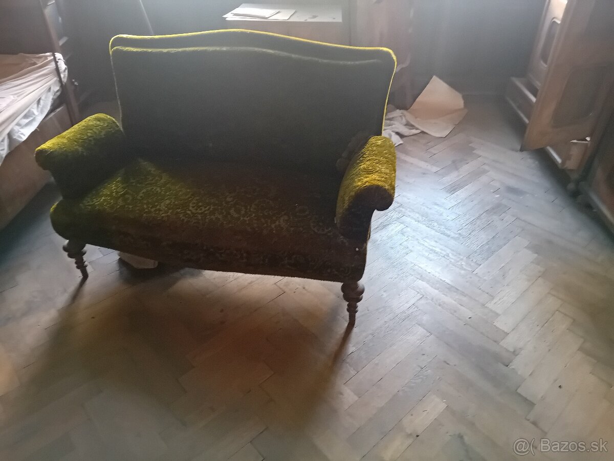 starožitný gauč