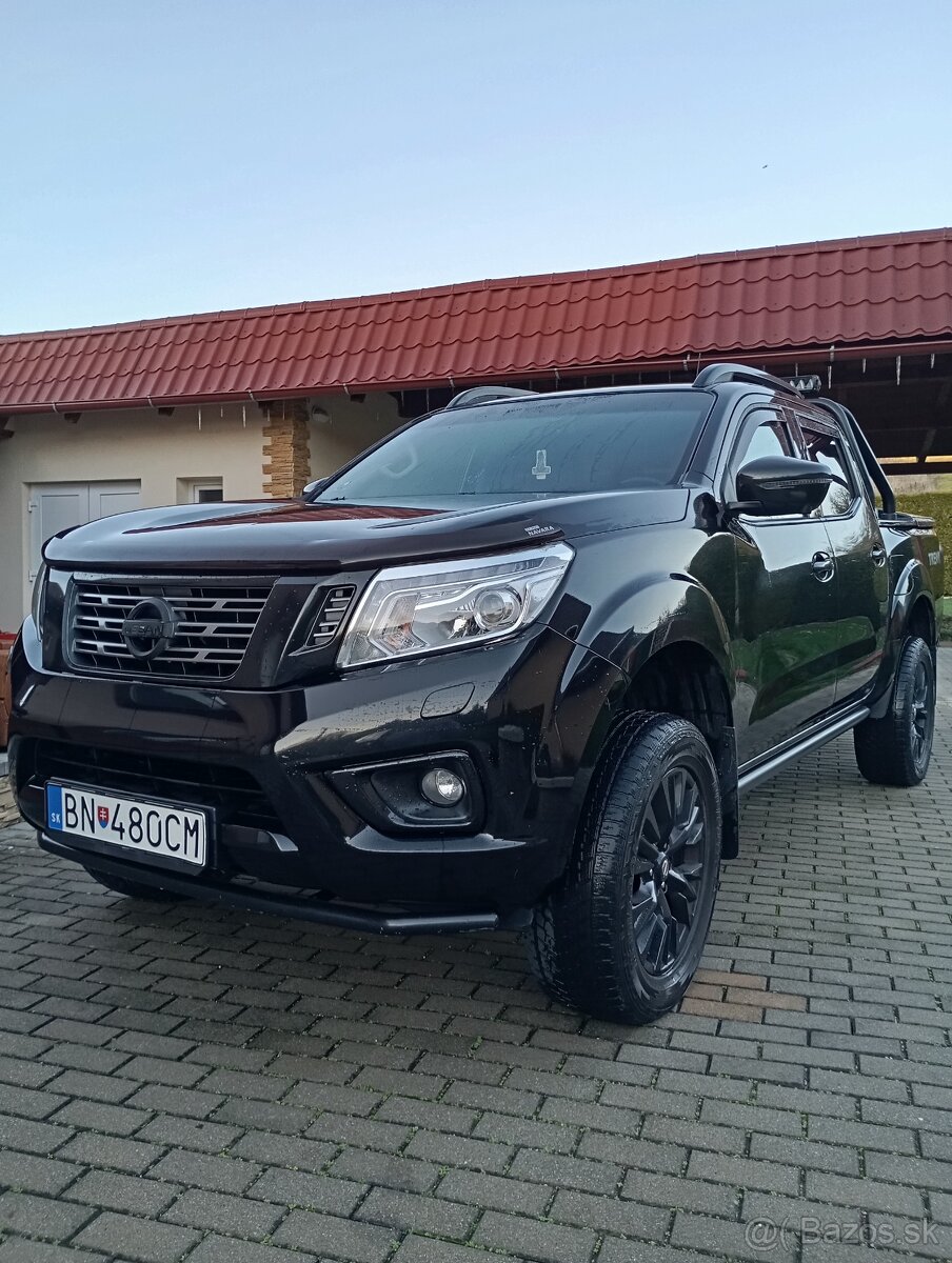 Nissan Navara TREK1