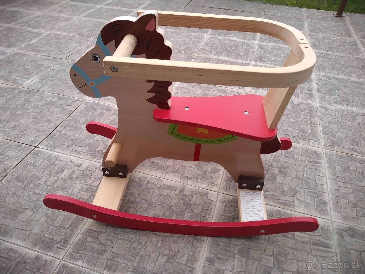 Drevený hupaci konik