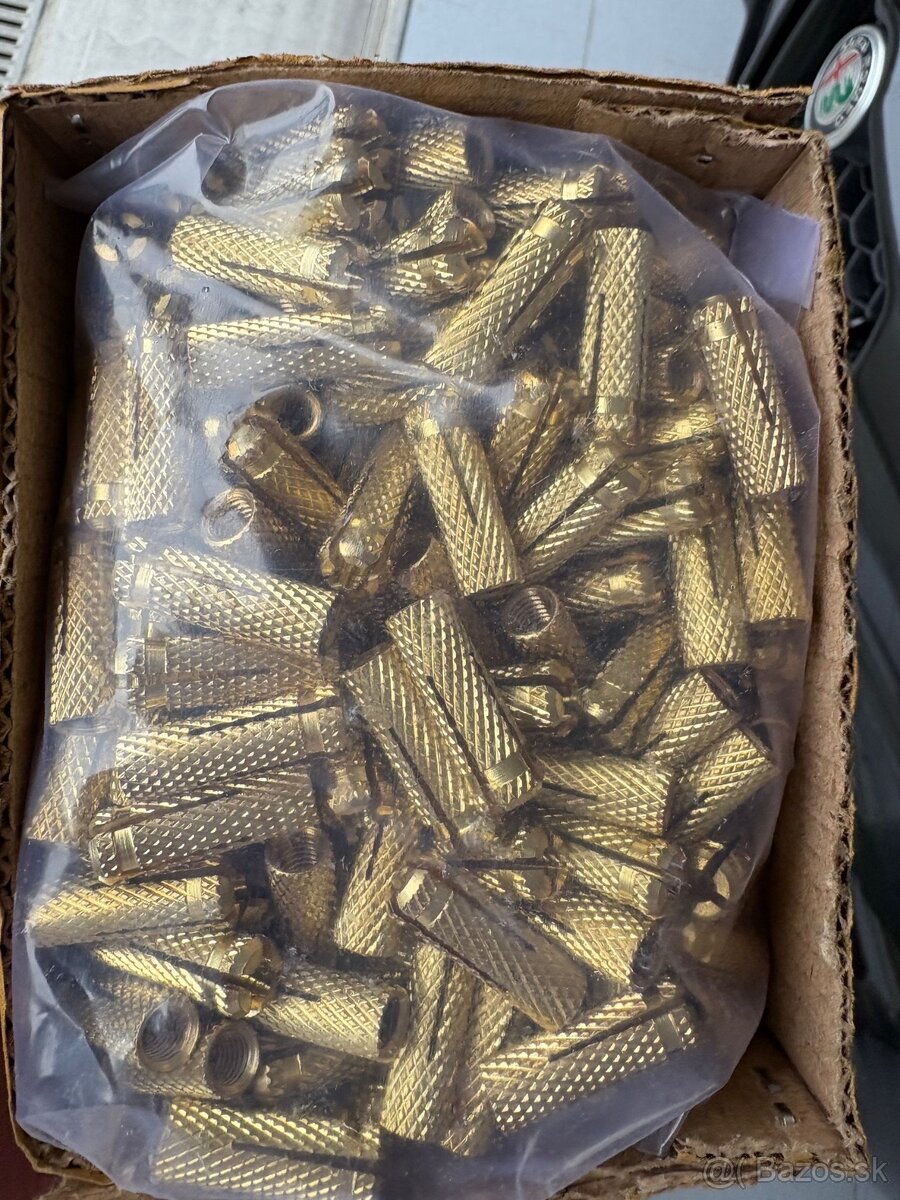 Mosadzná kotva do betónu M6-8x25