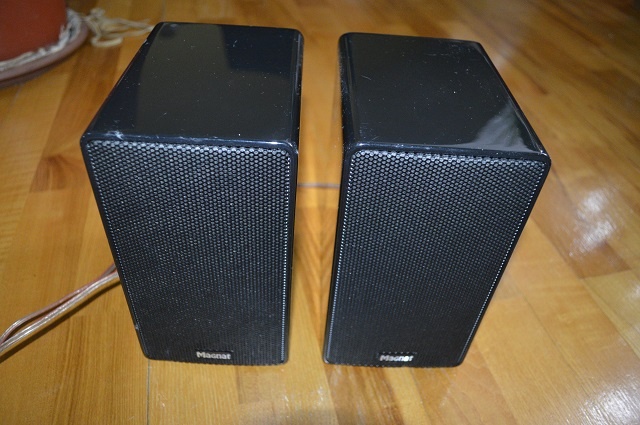 predam dva reproduktory MAGNAT