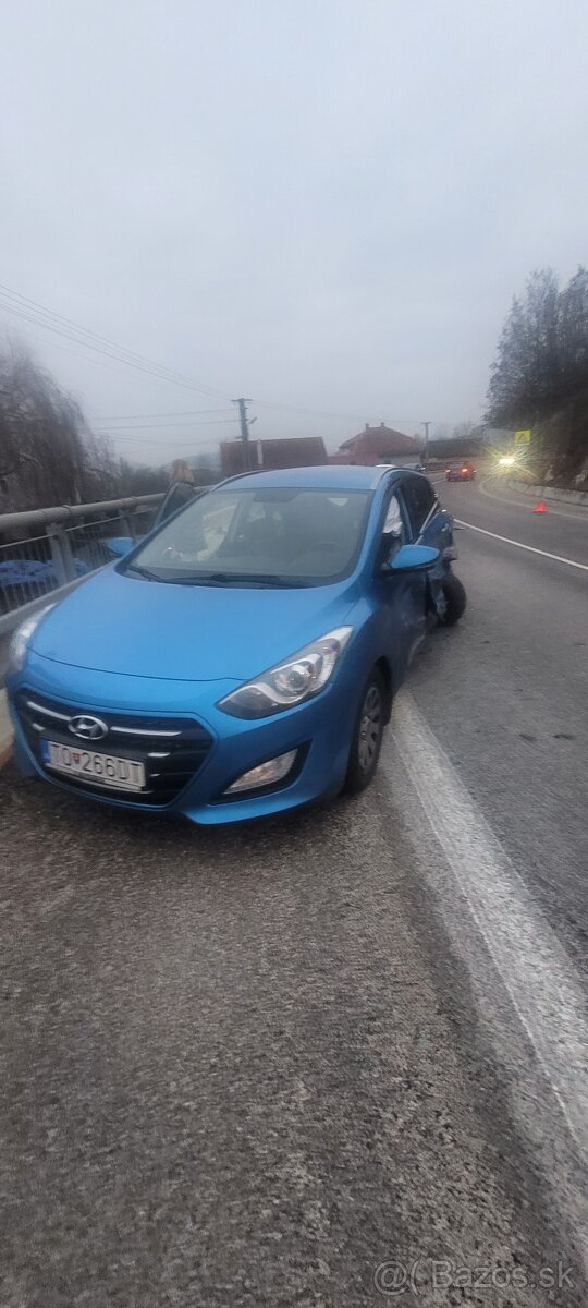 Hyundai i30 1.6 CRDi, 2016, manuál, havarované
