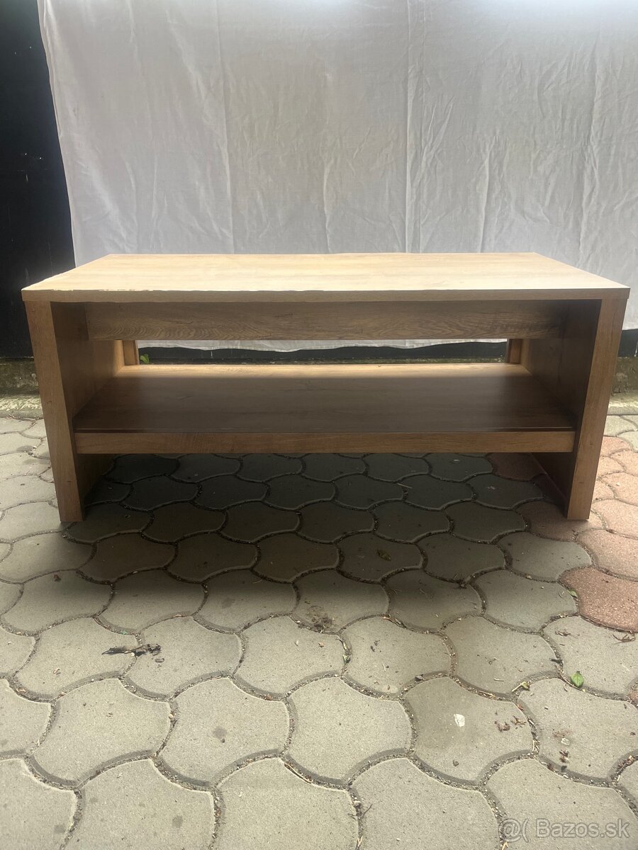 Stolík do obývačky alebo pod TV.