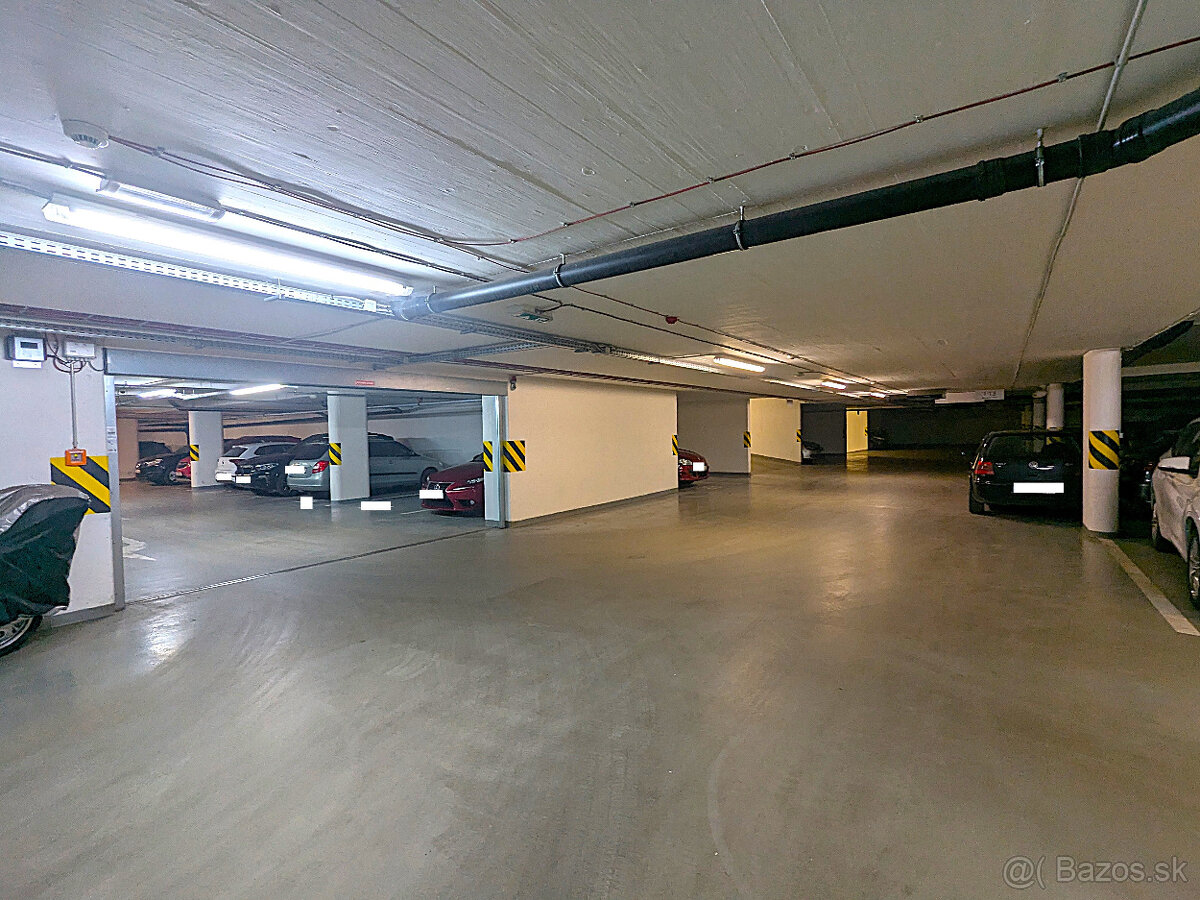 VNÚTORNÉ parkovacie miesto blízko CENTRA mesta, Strojárenská