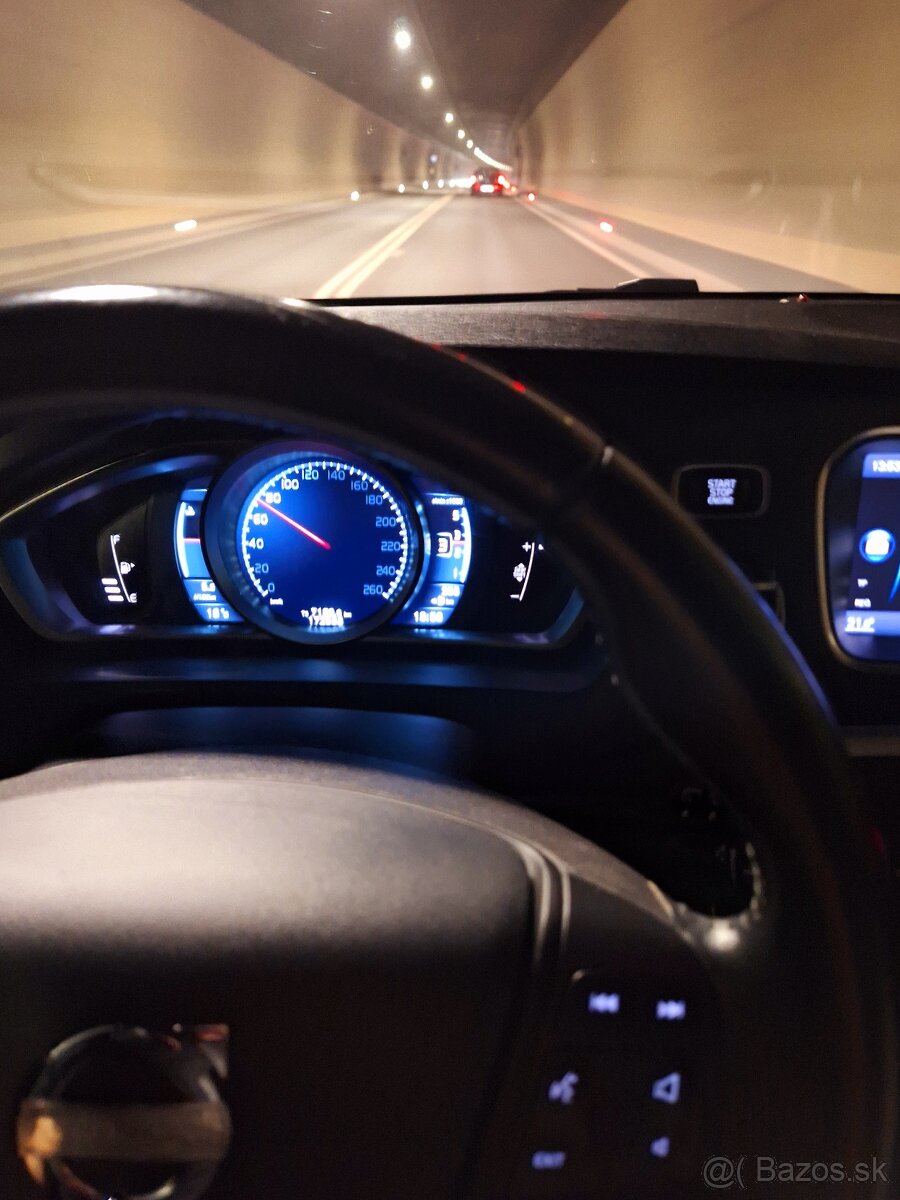 Volvo V40 D2