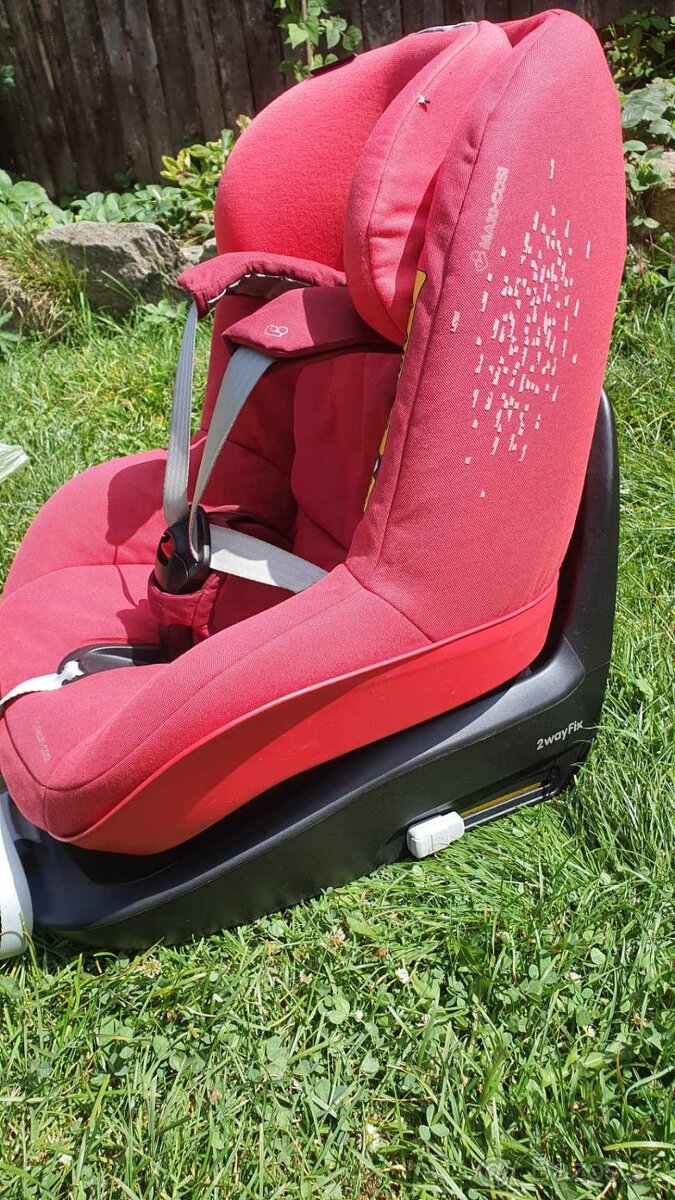 Autosedačka Maxi Cosi 67-105cm .airbag.isofix