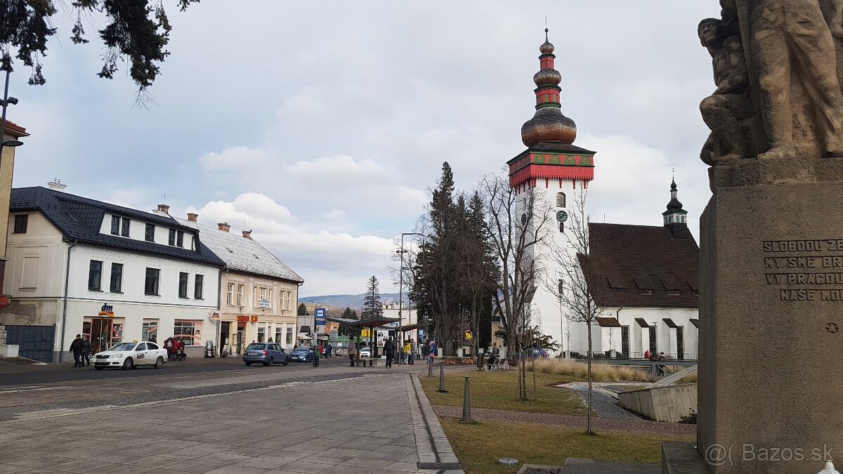 Handlová námestie 440 m2