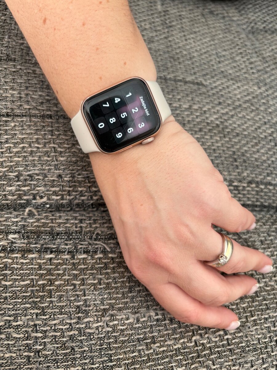 Apple watch 4 gold