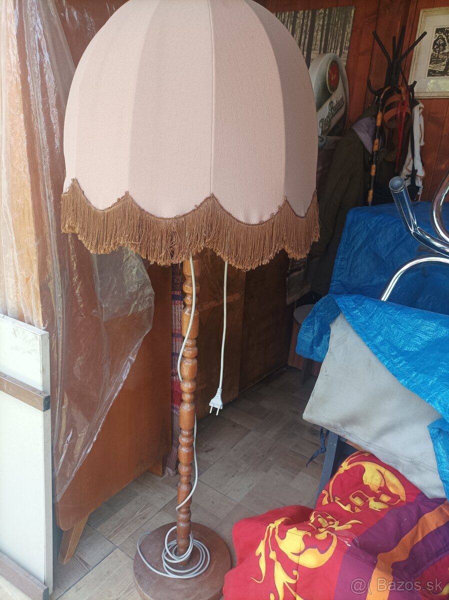 Predám stojanové lampu