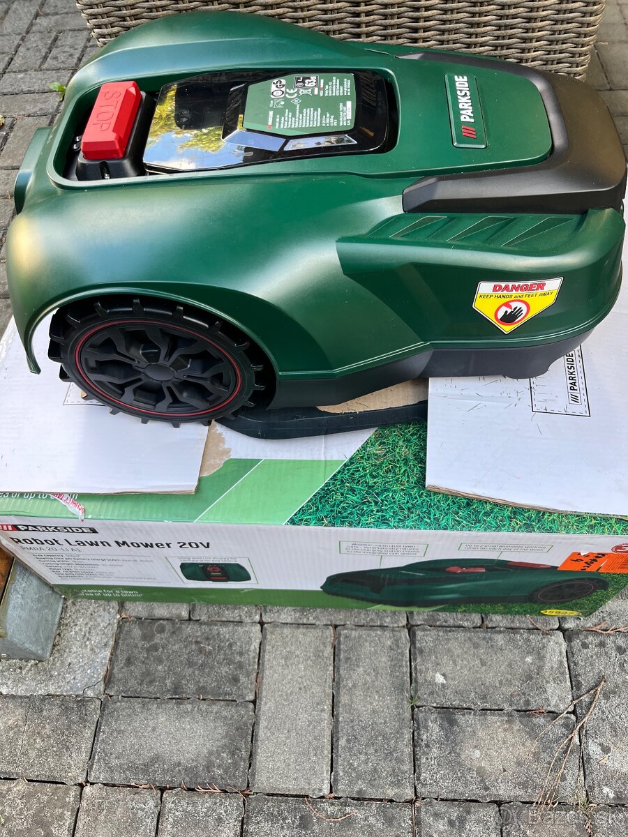 Roboticka kosacka Parkside