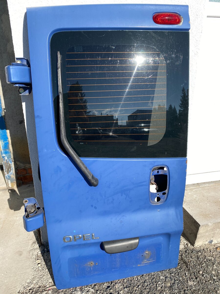 Kufrove dvere opel vivaro renault trafic krídlove