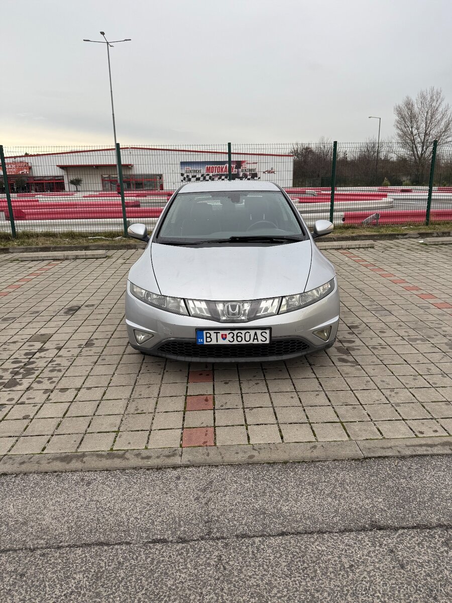Honda Civic 1.8 VTEC 103kW 8. generácia