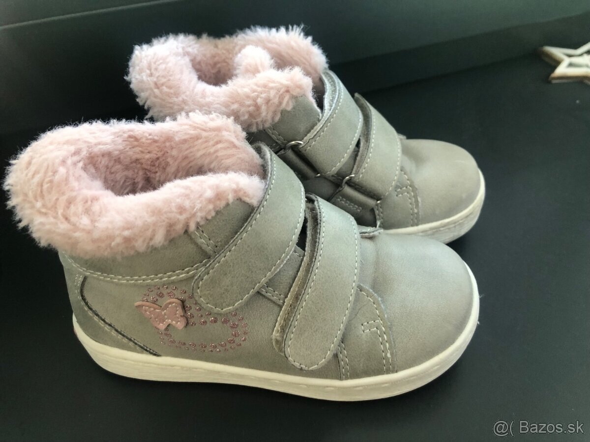 Nové sivé dievčenské topánky číslo 24