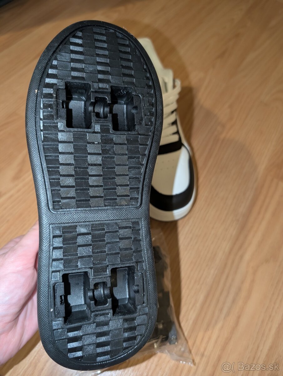 Tenisky meniace sa na korčule