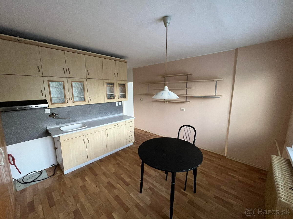 Byt 90m2 s garážou, 3 izbový, tiché prostredie