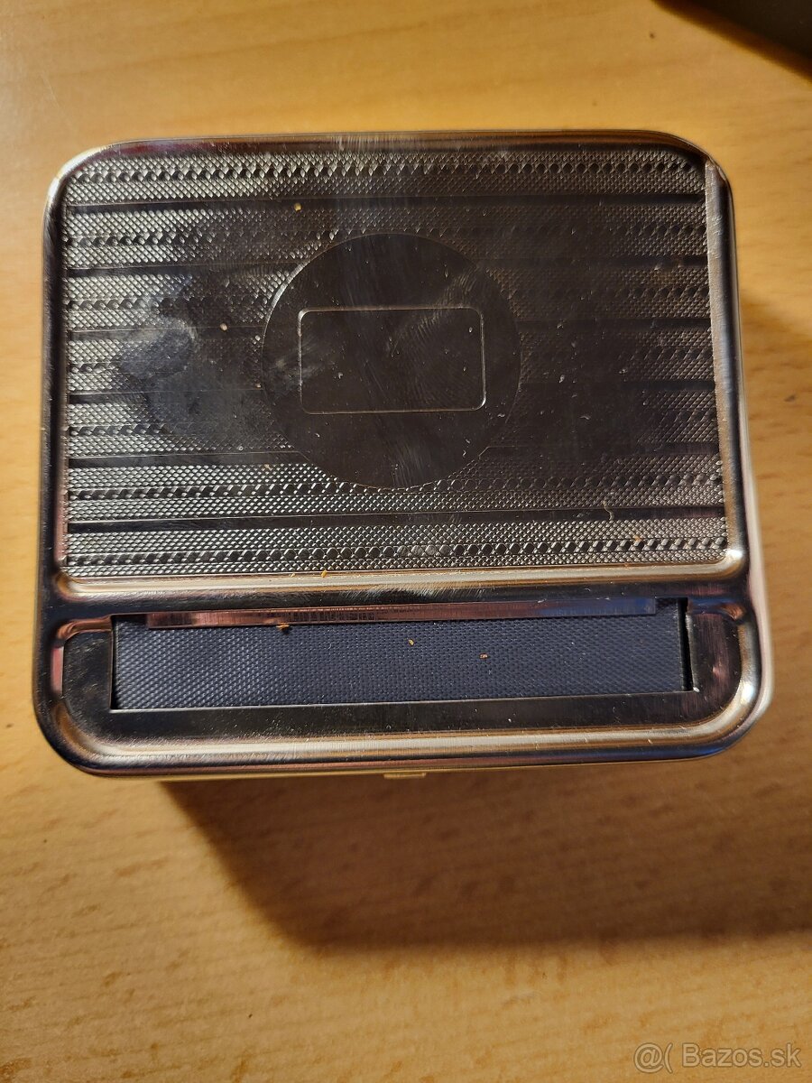 Kovová rolovačka na cigarety nová