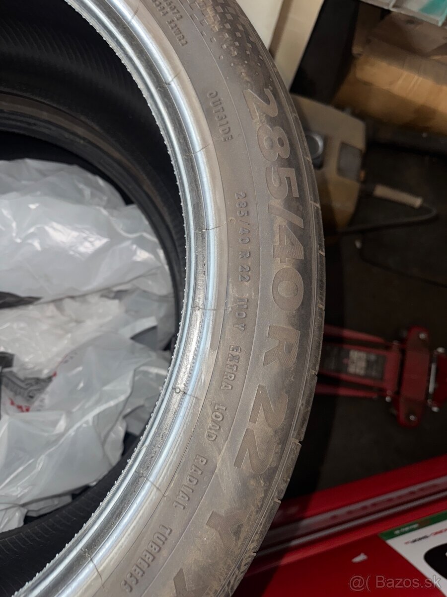 285/40 R22