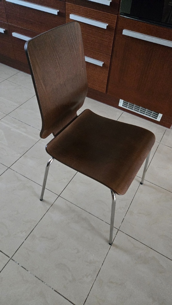 Stoličky k jedálenskemu stolu