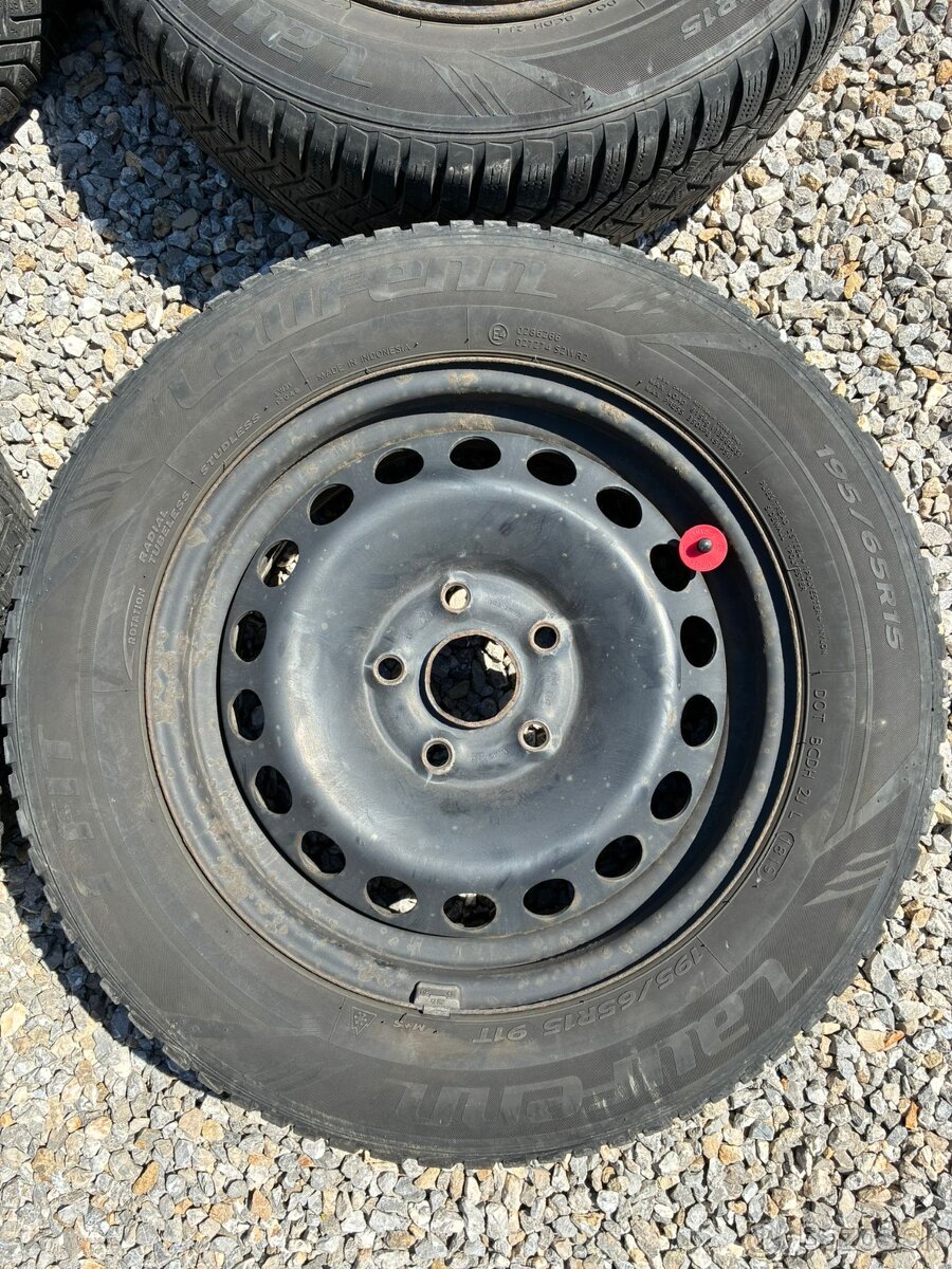 Na predaj plechové disky s pneu 195/65 R15 – Škoda, VW, Seat