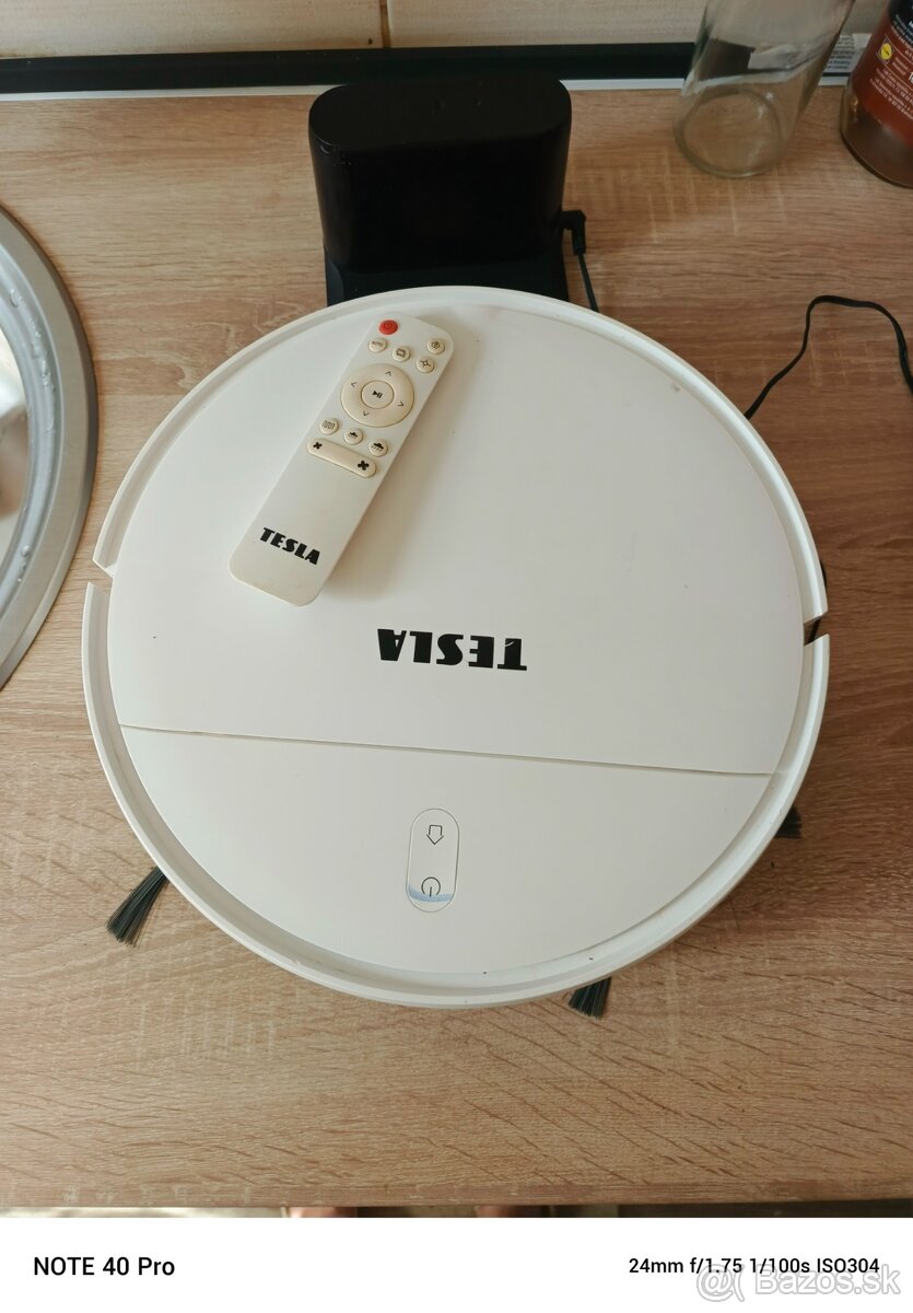 Robotický vysávač Tesla