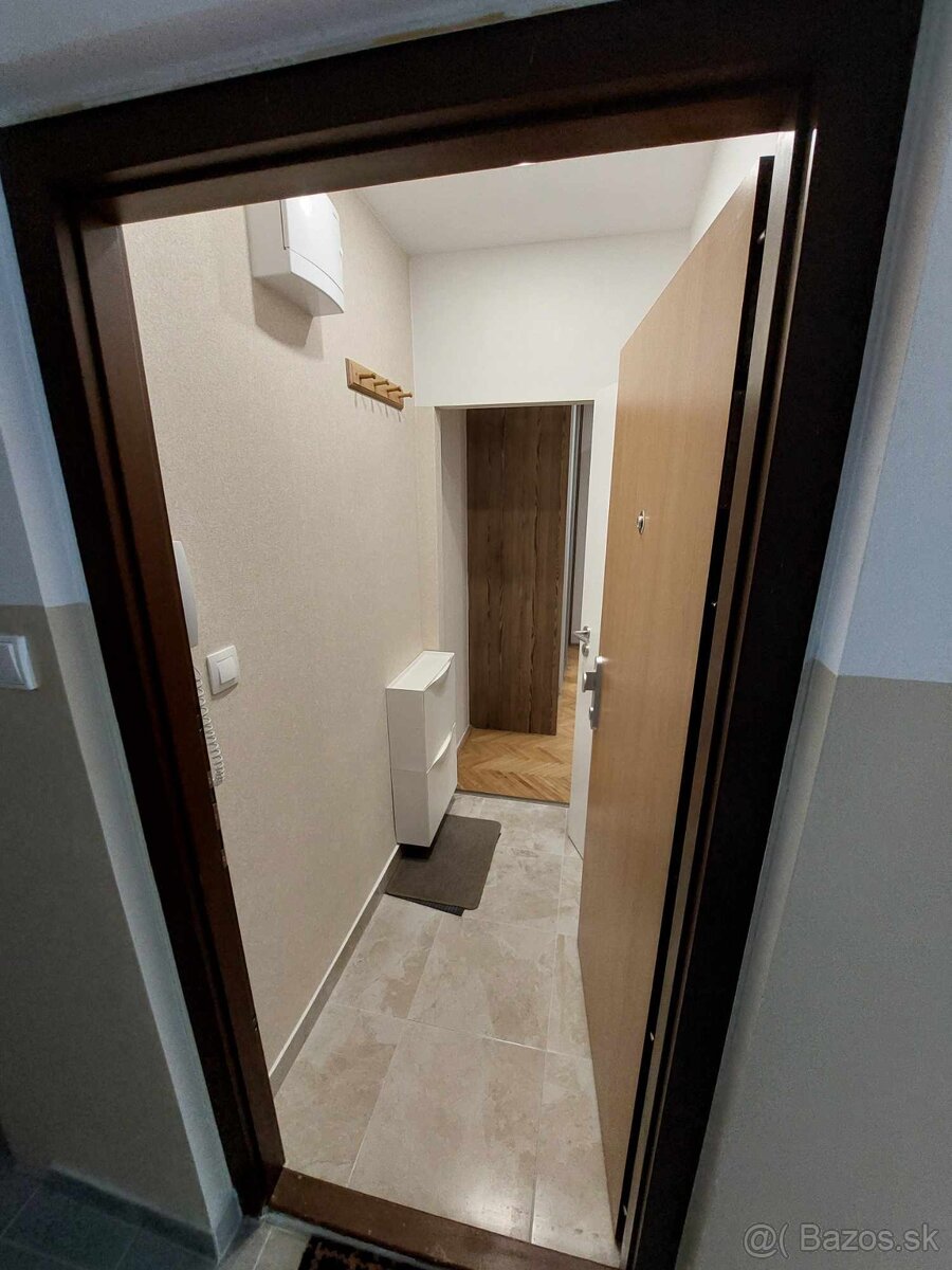 Prenájom zrekonštruovanej garsonky na Solivarskej ul, Ružin