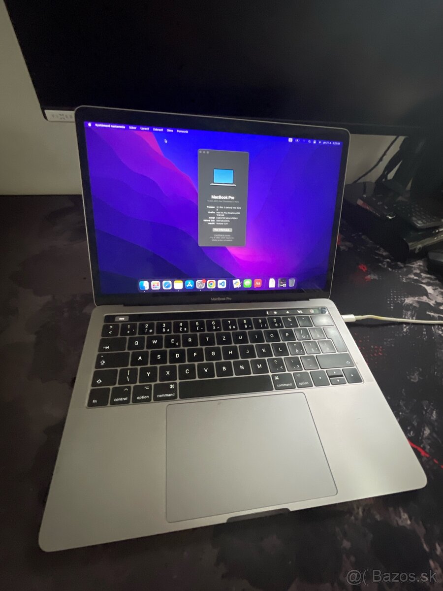 MacBook Pro 13” (2017, Touch Bar, Silver)