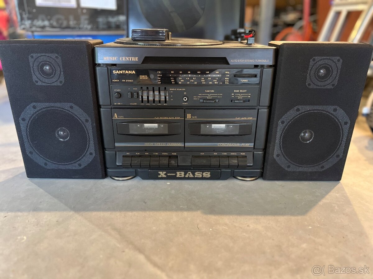 Retro radio s gramofonom