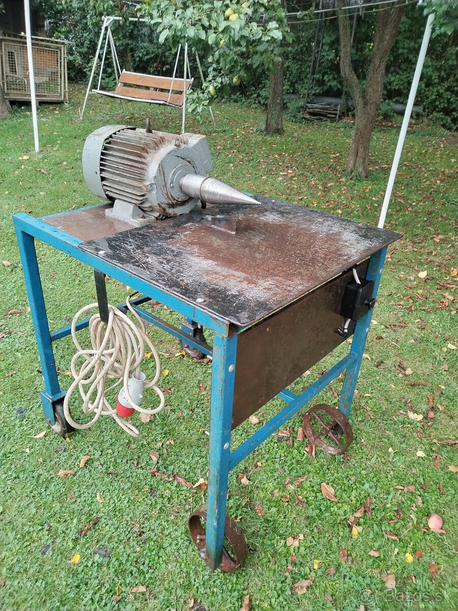 Predám kužeľová štiepačka na drevo 5,5 KW