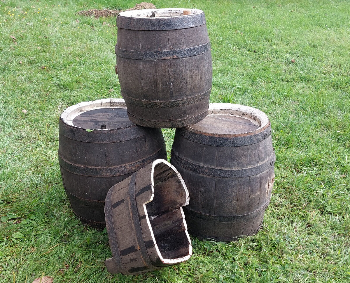 Drevené sudy + drevený lievik