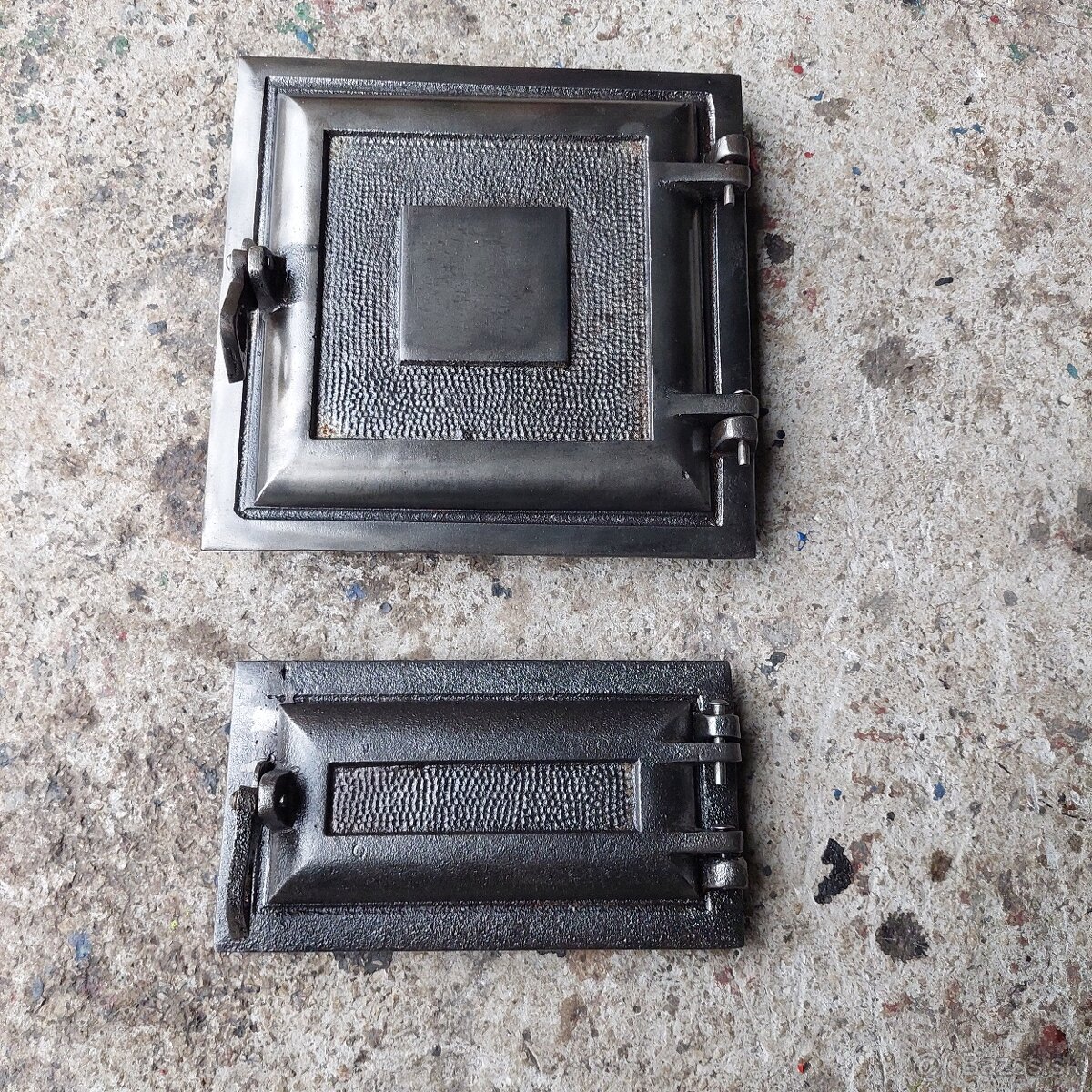 Liatinové dvierka na pec sada 1