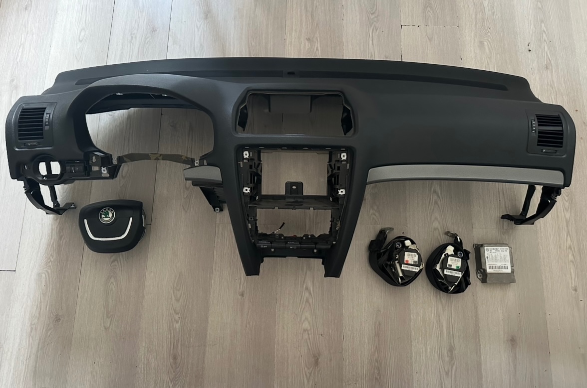 Škoda Octavia 2 palubná doska airbagy facelift