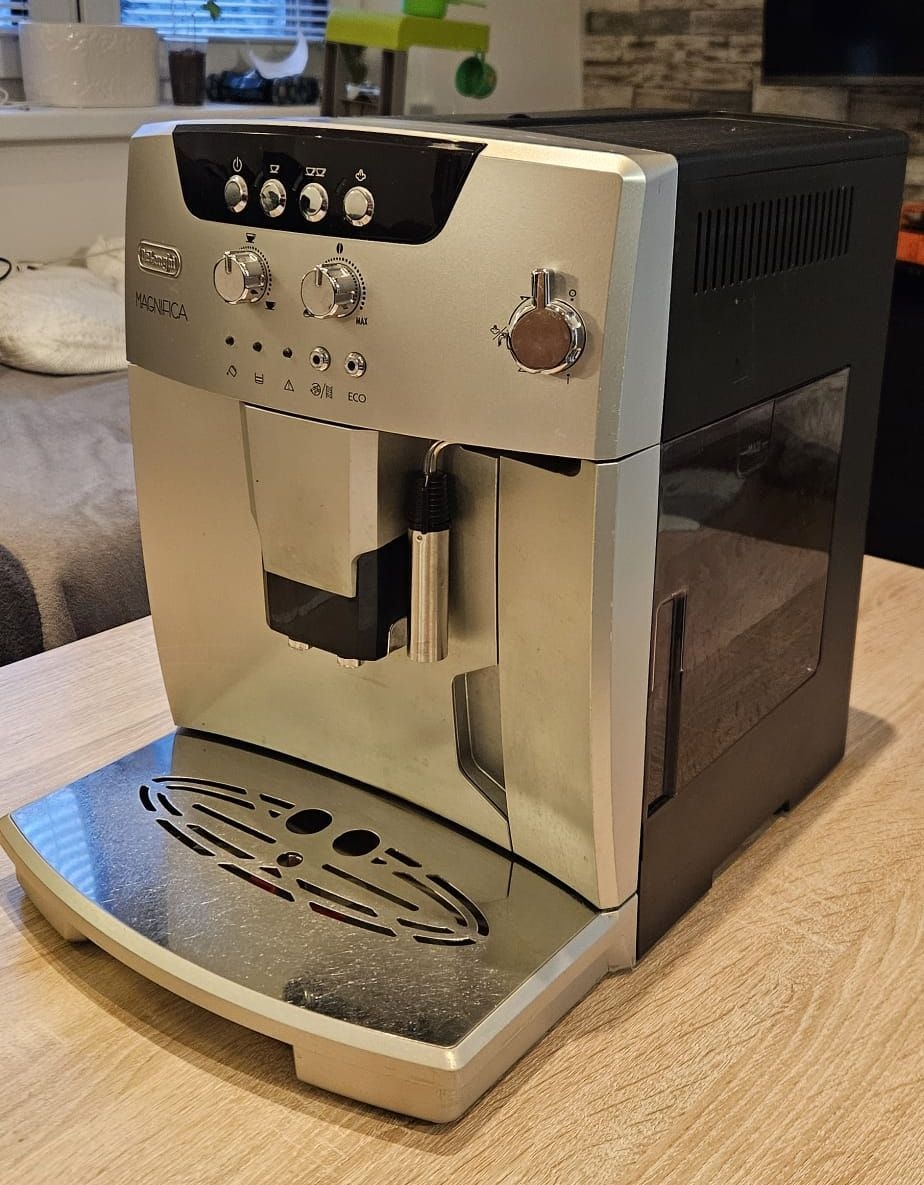 Kávovar Delonghi Magnifica