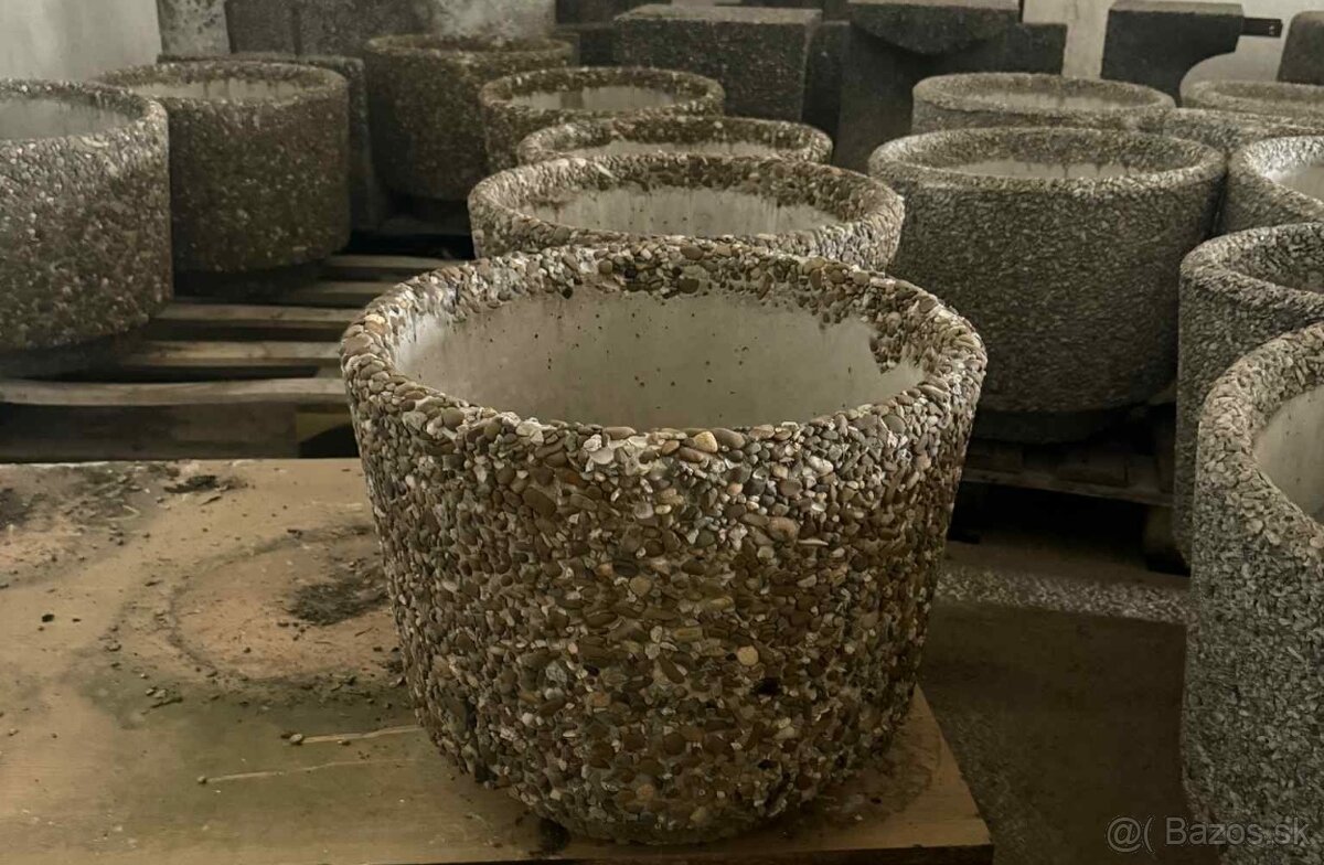 Betónový kvetináč