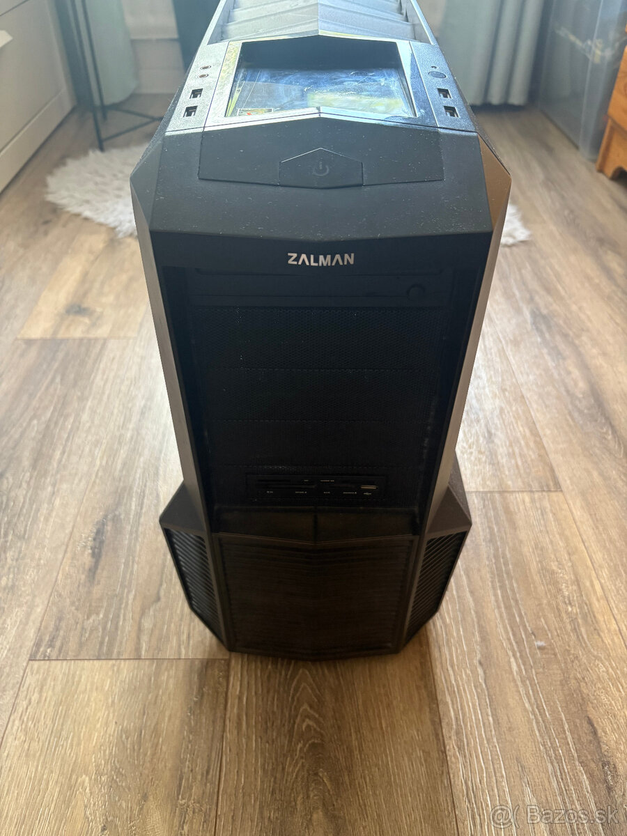 PC skrina + Zdroj + DVD ROM + Čitačka pamäť. kariet