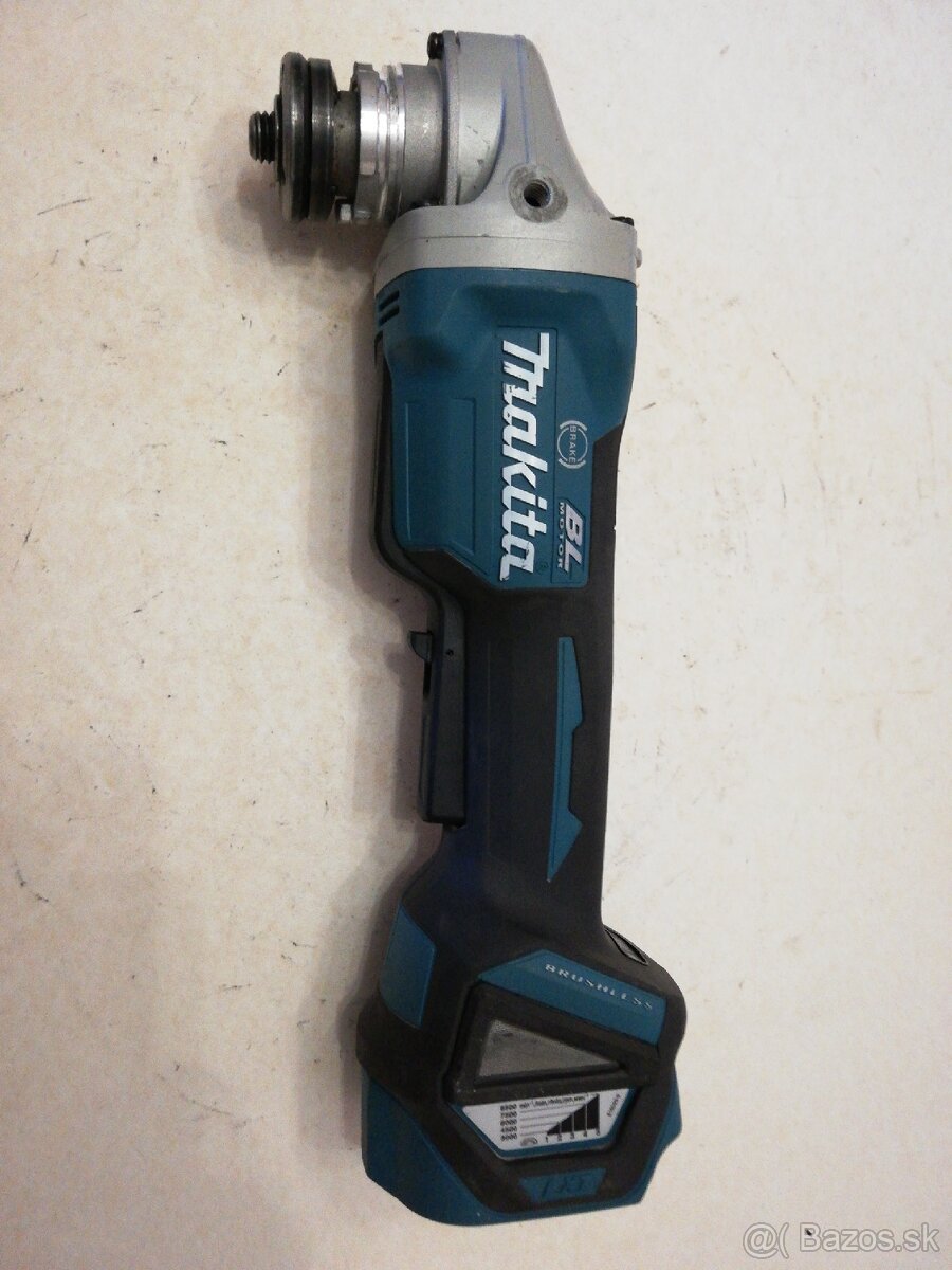 Makita uhlová brúska 517