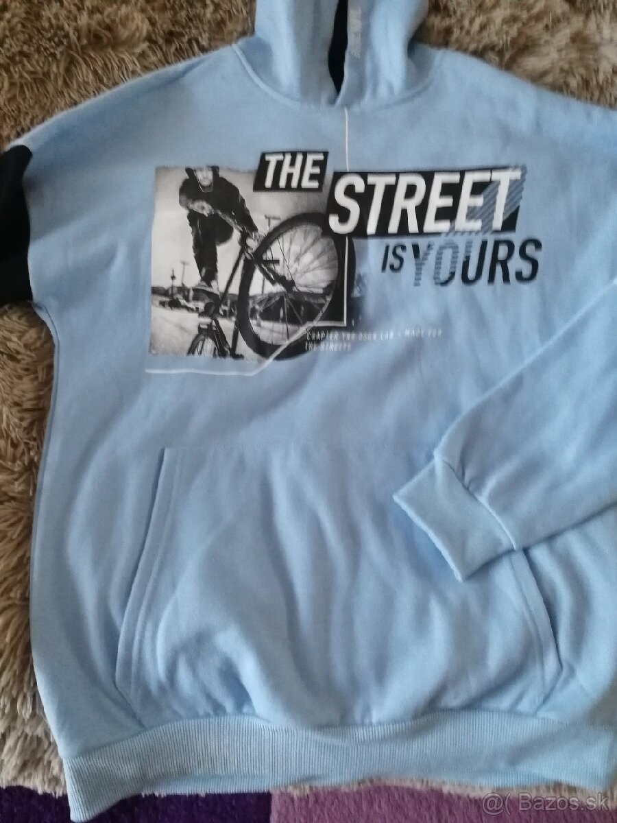 Nová nenosena mikina