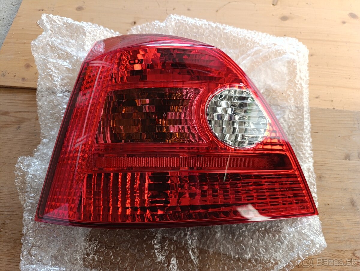 Ľ zadné svetlo Honda Civic 5D