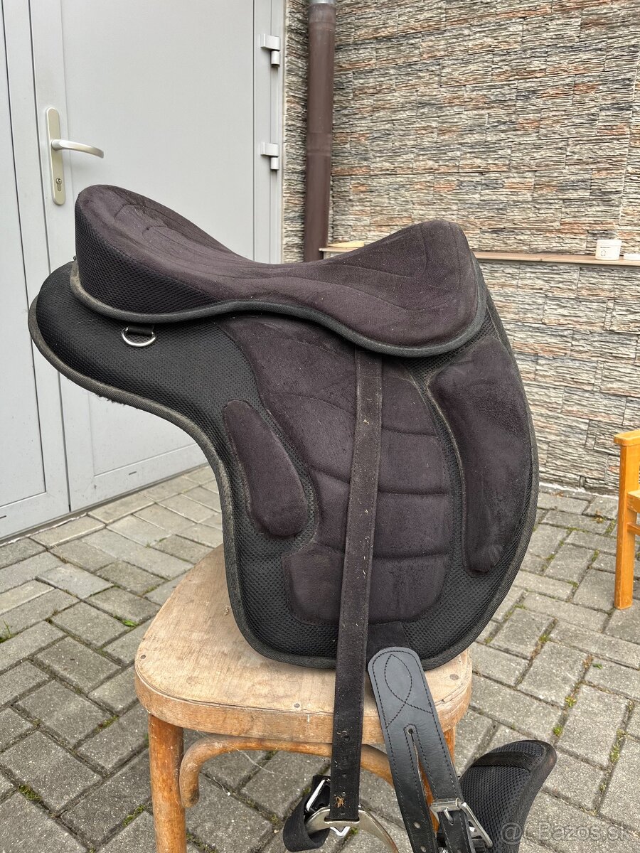 Bezkostrové sedlo na koňa