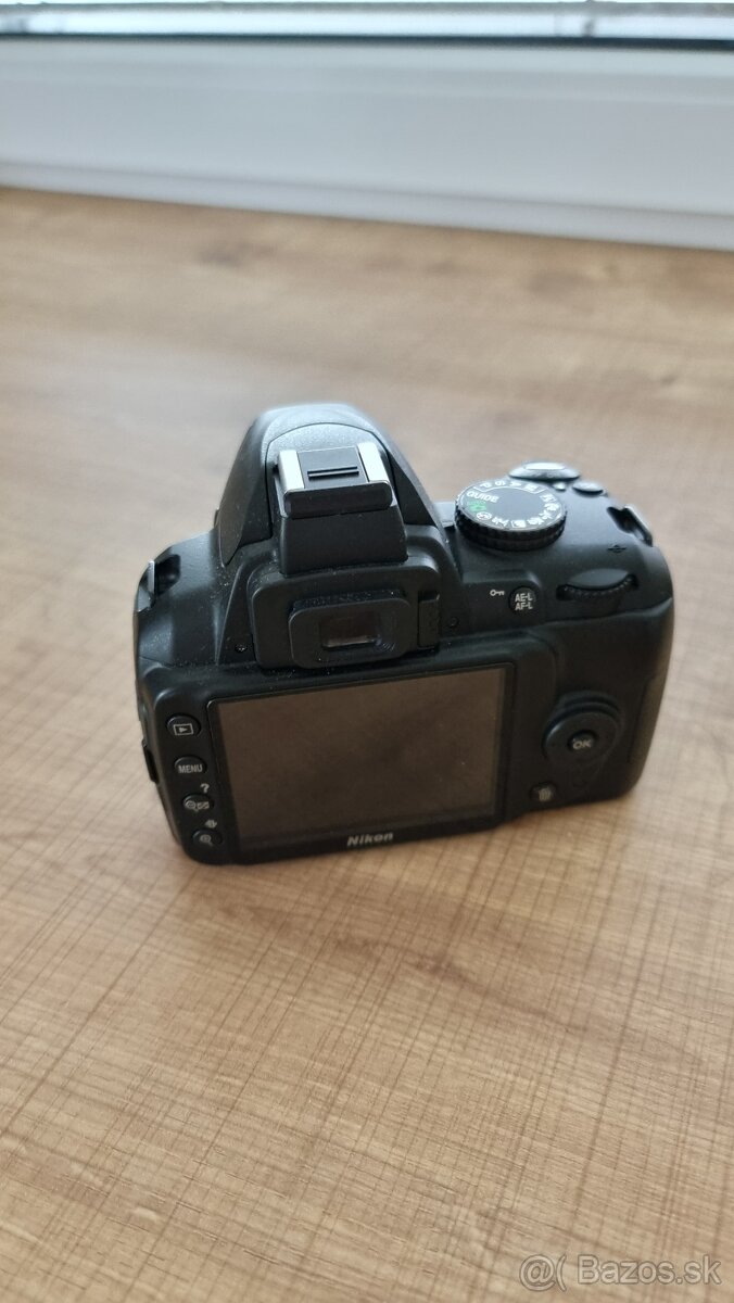 Nikon D3000
