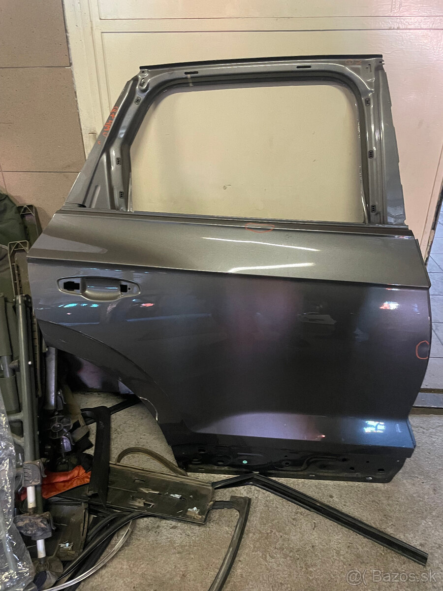 prave zadne dvere audi Q7. 2015-