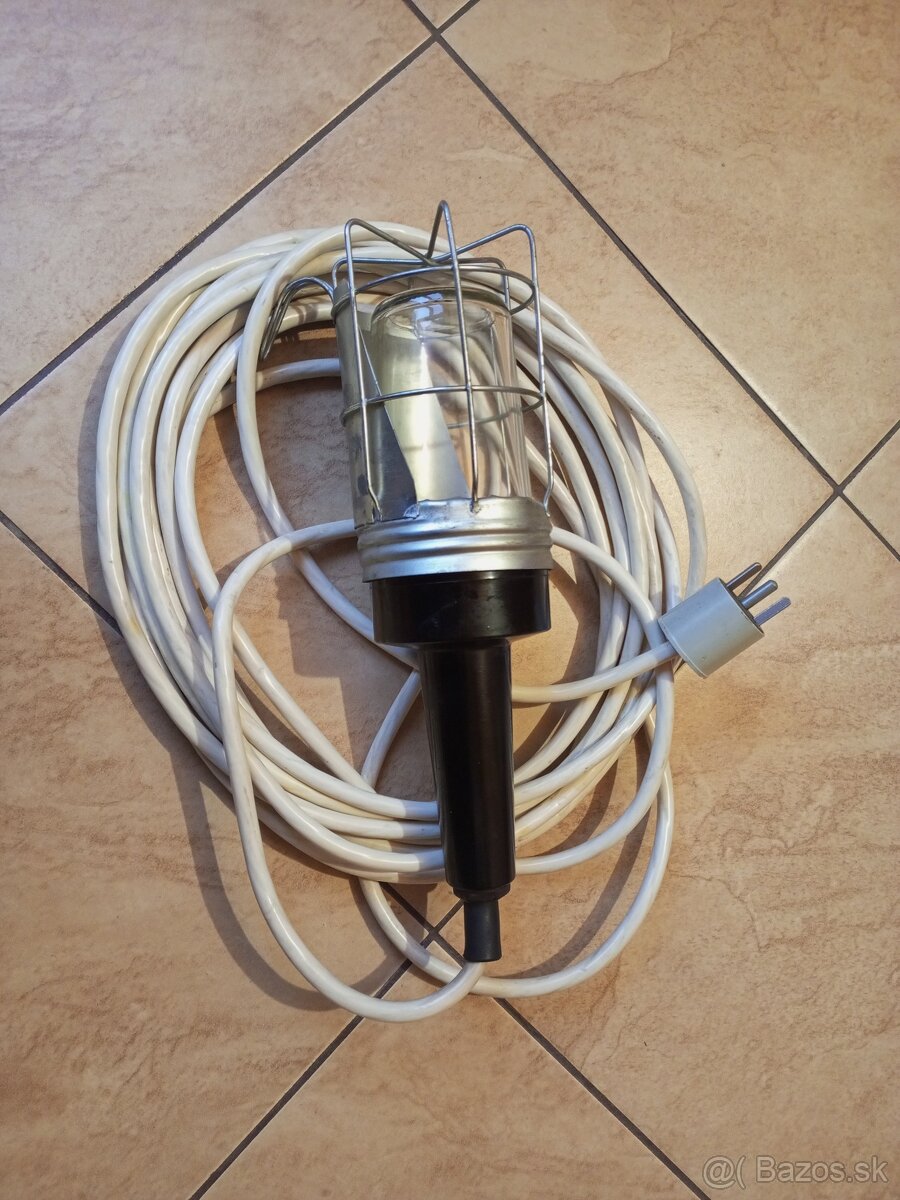 Závesná prenosná lampa