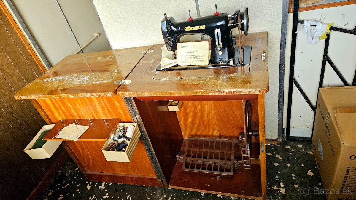 Predám šijací stroj Minerva - funkčný