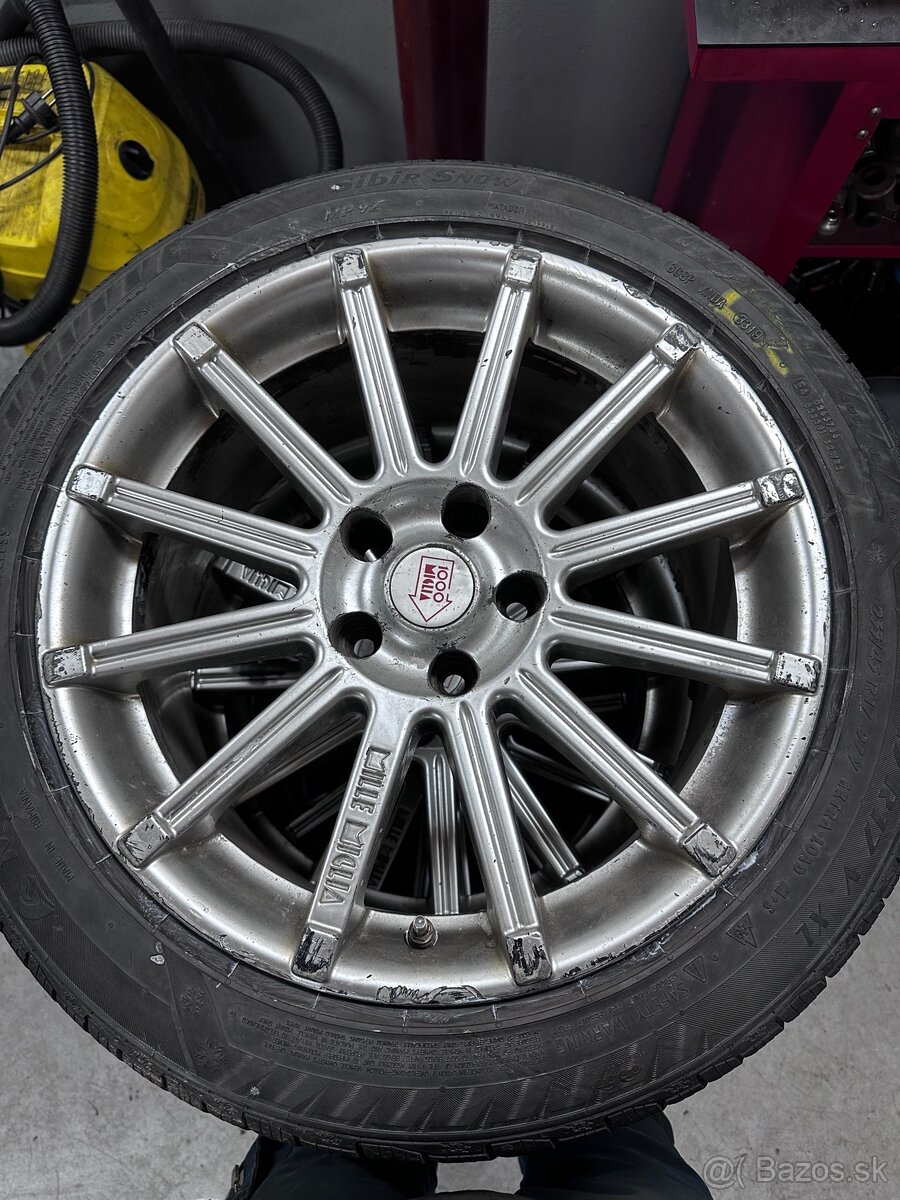 235/45 R17