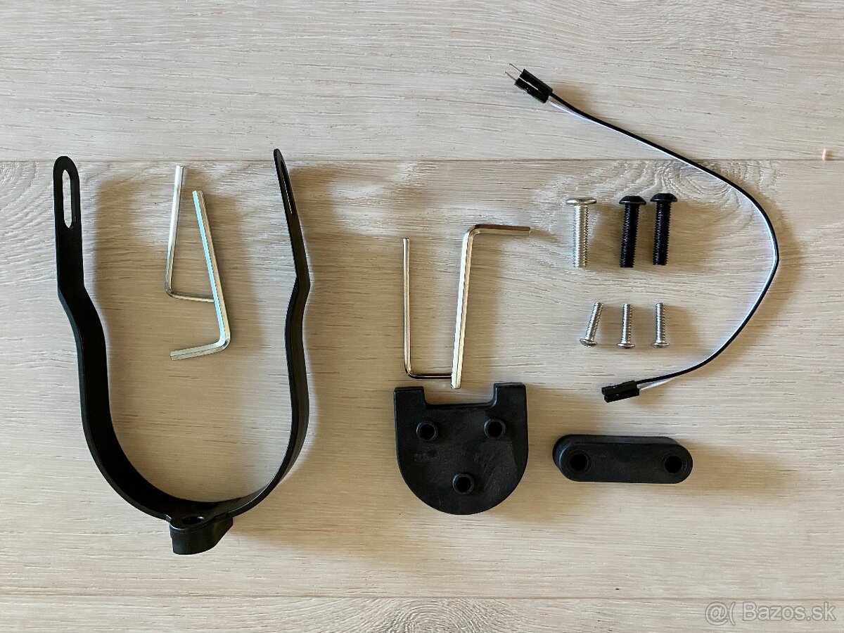 Podložka pod blatník a stojan Xiaomi pri 10″ kolesa