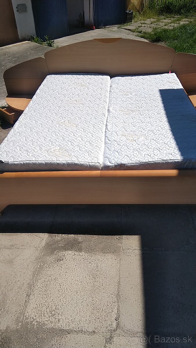 Manželská posteľ