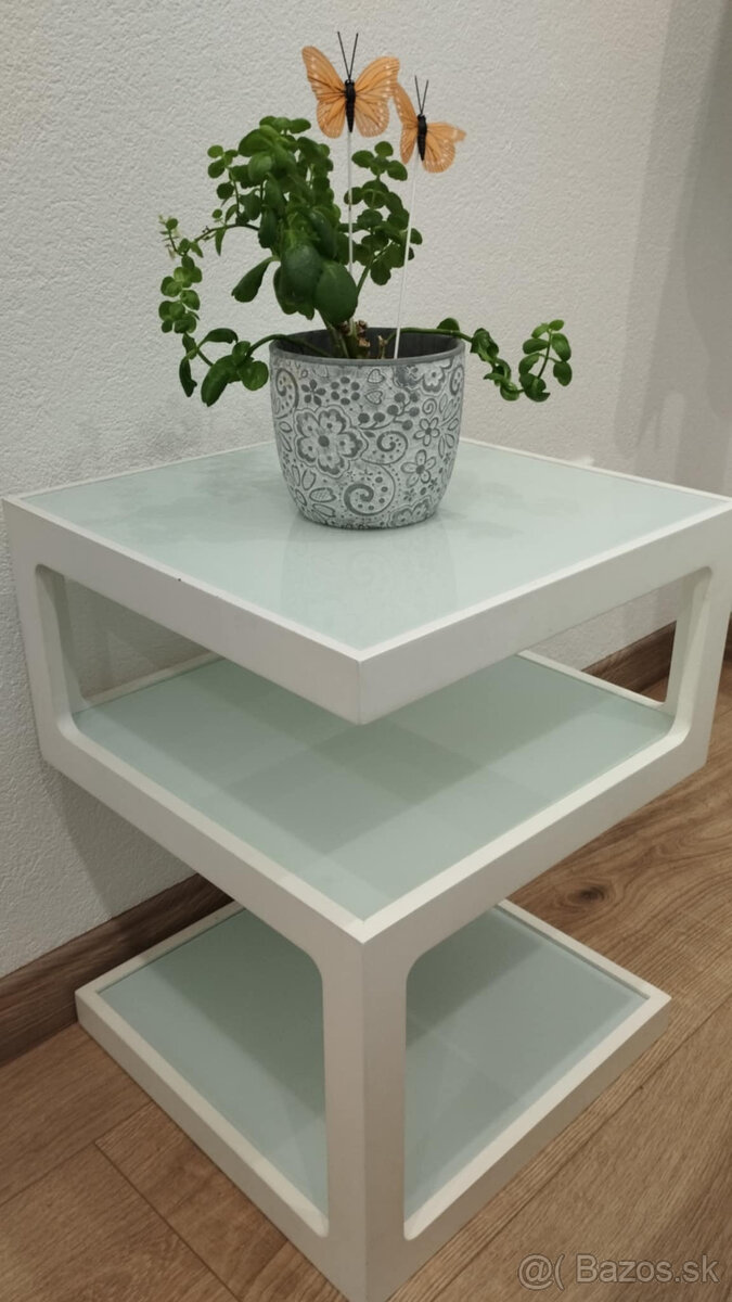 Stolík