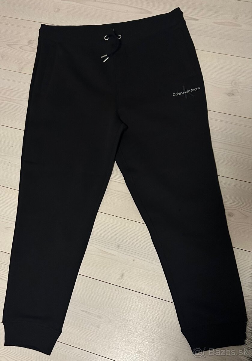 CALVIN KLEIN oblečenie